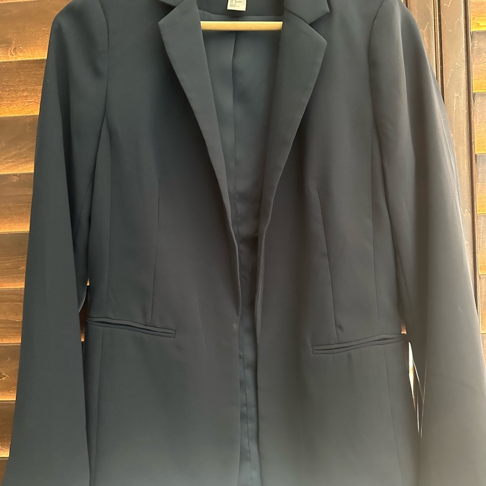 H&M Classic Navy Blazer in size 6 (small / medium)